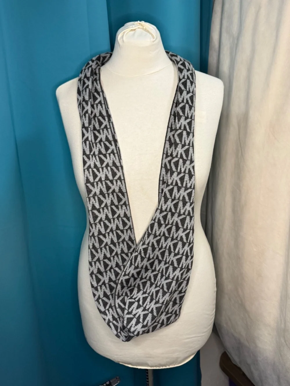 Michael Kors MK Logo Scarf & Headband Set | 2016 | O/S | Black & Gray